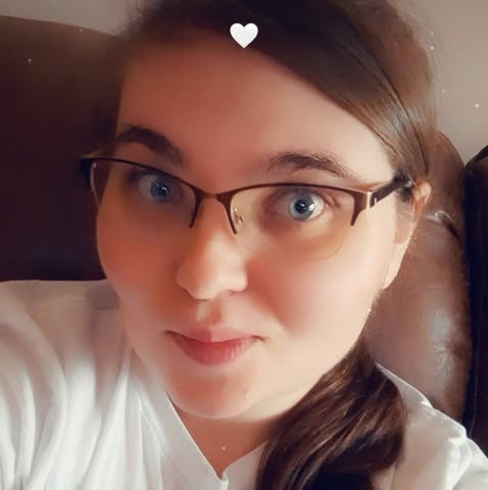 Meet your Posher, Yana